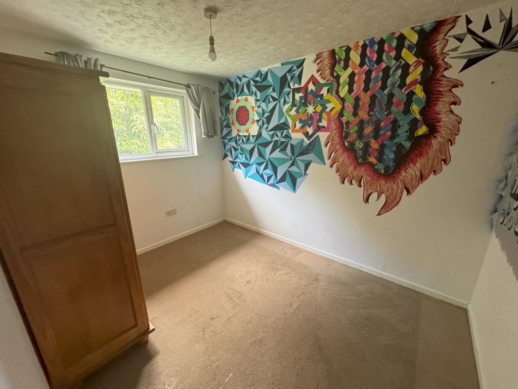Lot: 160 - THREE-BEDROOM SEMI-DETACHED HOUSE - General view of bedroom 2